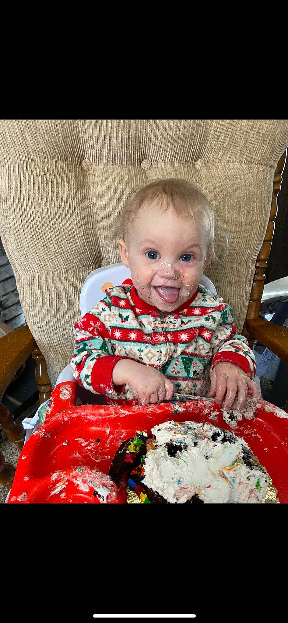 Serena is registered to the contest to win money with this photo: baby, baby_toddler_clothing, beauty, chair, child, comfort, couch, dress, event, eye, flash_photography, formal_wear, hairstyle, happy, head, human, person, sitting, smile, textile