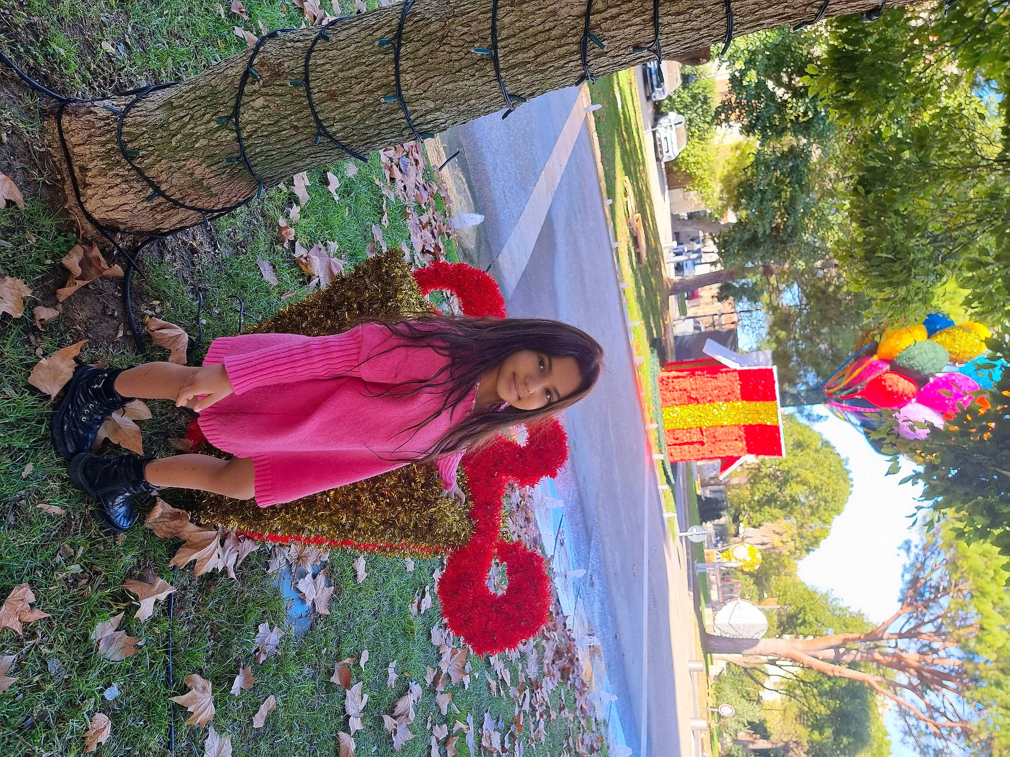 Eya a rejoint le concours — aidez-le/la à gagner de superbes lots ! adaptation, event, flower, fun, garden, grass, joy, landscape, leisure, magenta, people_in_nature, person, plant, pole, public_space, shrub, sky, smile, travel, tree