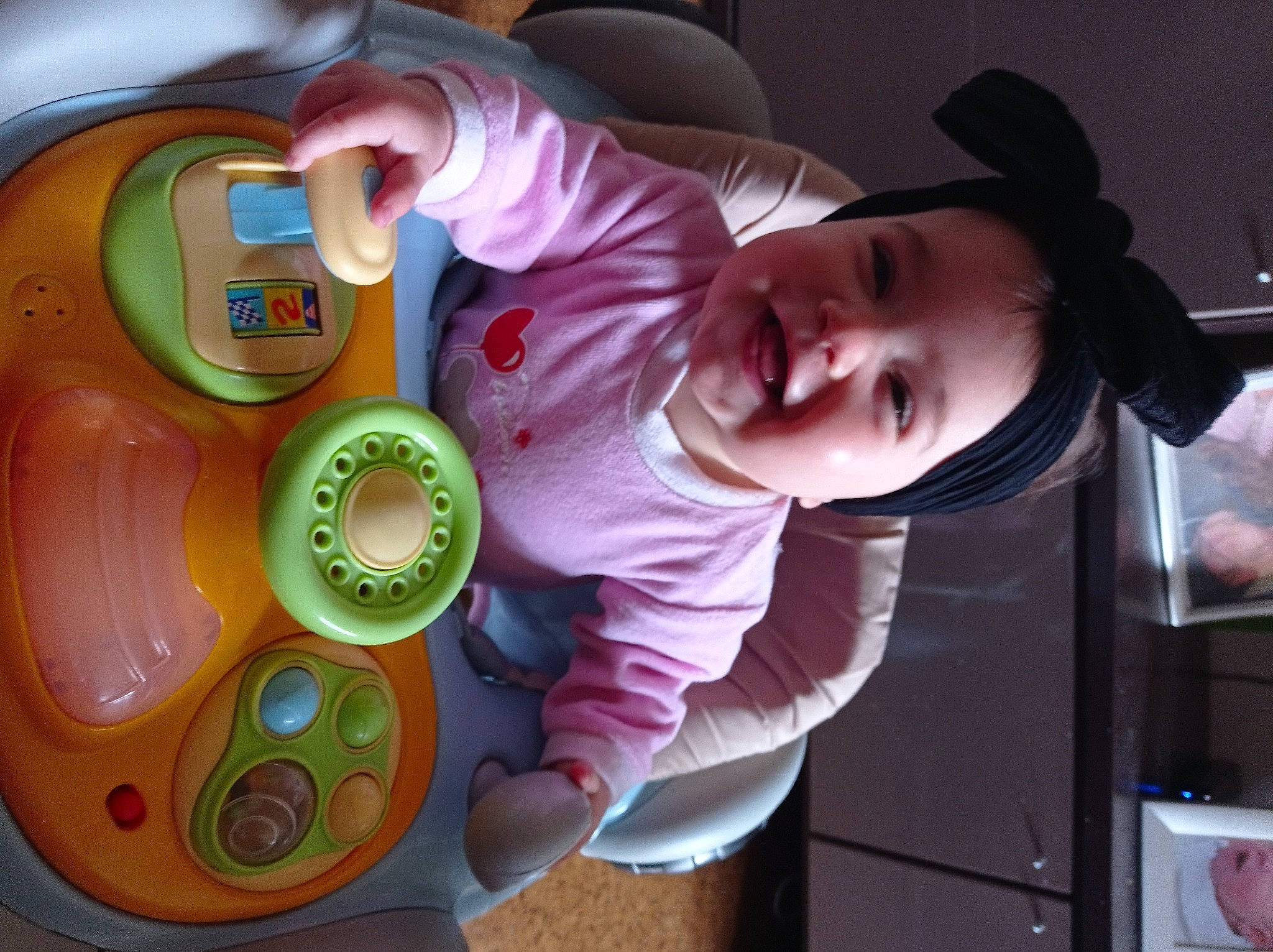 Lalie a rejoint le concours — aidez-le/la à gagner de superbes lots ! baby, baby_products, baby_toddler_clothing, baby_toys, child, circle, fun, hat, magenta, person, pink, plastic, play, purple, smile, sun_hat, toddler