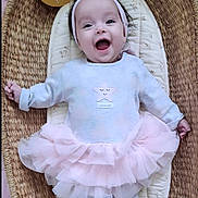 Lila participe au concours pour gagner de l'argent avec cette photo : 5_months, baby, basket, celebration, child, clothing, cute, happy, headband, indoors, infant, lying_down, milestone_card, pink, portrait, small_child, smiling, soft_toys, tutu, white