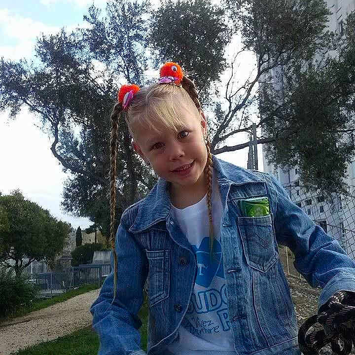 Lou-Ann participe au concours pour gagner de l'argent avec cette photo :