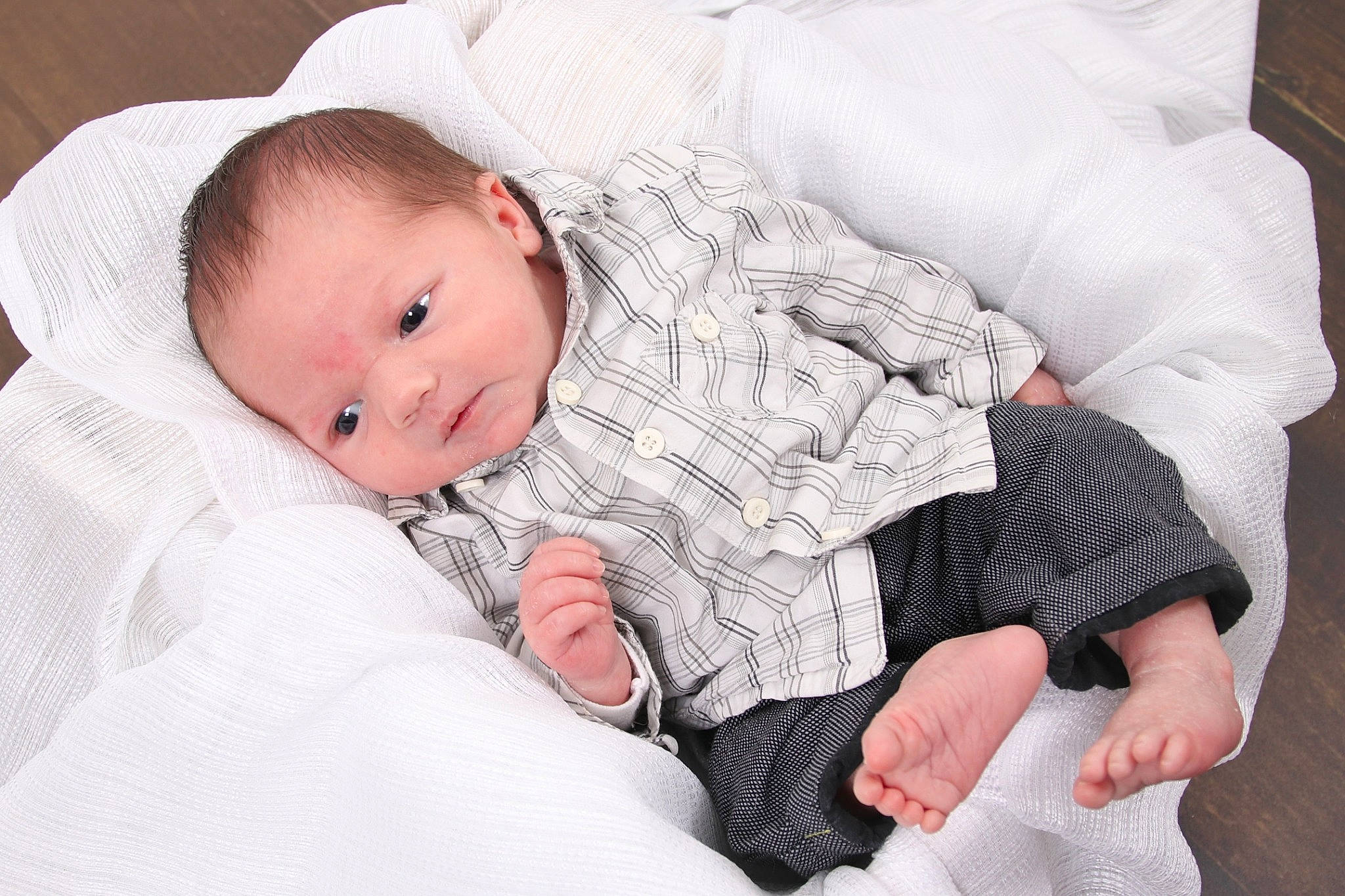 Mattheo a rejoint le concours — aidez-le/la à gagner de superbes lots ! baby, baby_products, baby_sleeping, cheek, child, comfort, hand, leg, nose, person, photography, product, skin, toddler