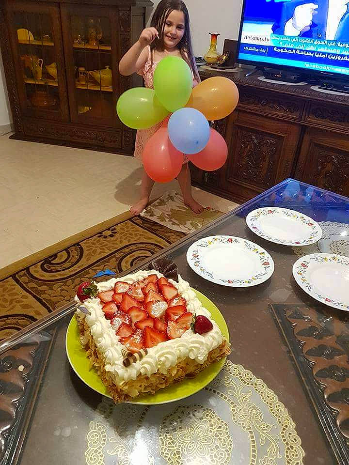 Eya a rejoint le concours — aidez-le/la à gagner de superbes lots ! baked_goods, balloon, cake, cuisine, dessert, dish, event, finger_food, food, fork, ingredient, joy, kuchen, person, plate, platter, produce, recipe, strawberries, strawberry