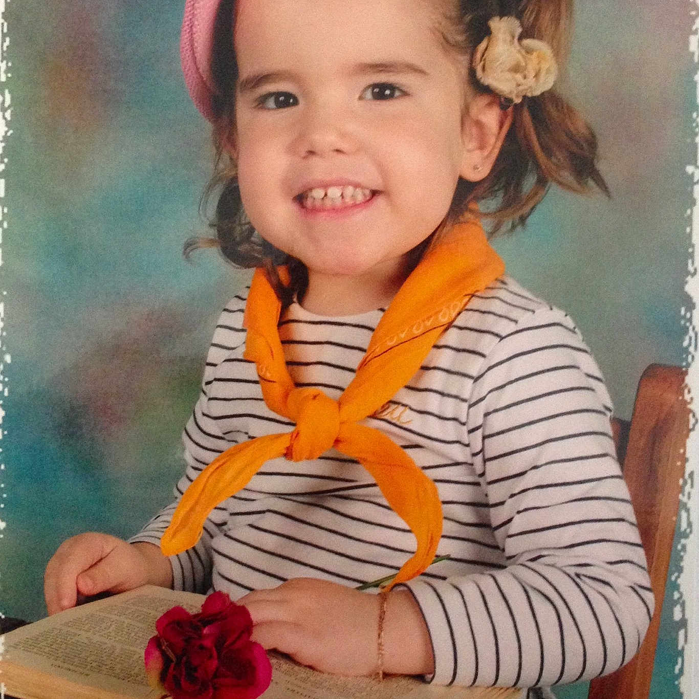 élèana a rejoint le concours — aidez-le/la à gagner de superbes lots ! child, child_model, girl, hair_accessory, happiness, headgear, infant, joy, pattern, person, portrait, product, skin, smile, toddler