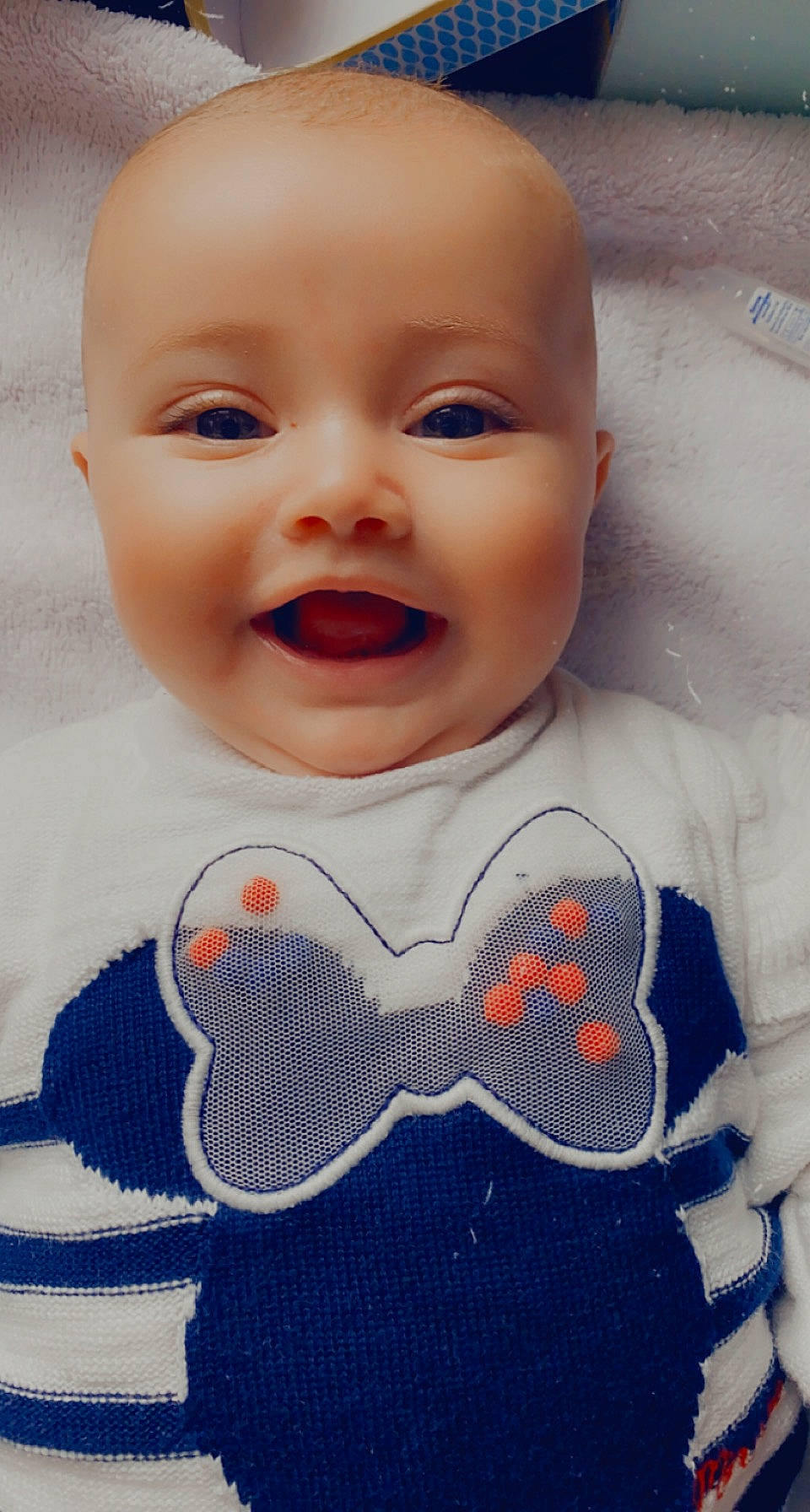 Jade participe au concours pour gagner de l'argent avec cette photo : baby, baby_toddler_clothing, cheek, chin, cool, eye, face, hairstyle, happy, head, headgear, joy, lip, mouth, nose, person, skin, sleeve, smile, t_shirt