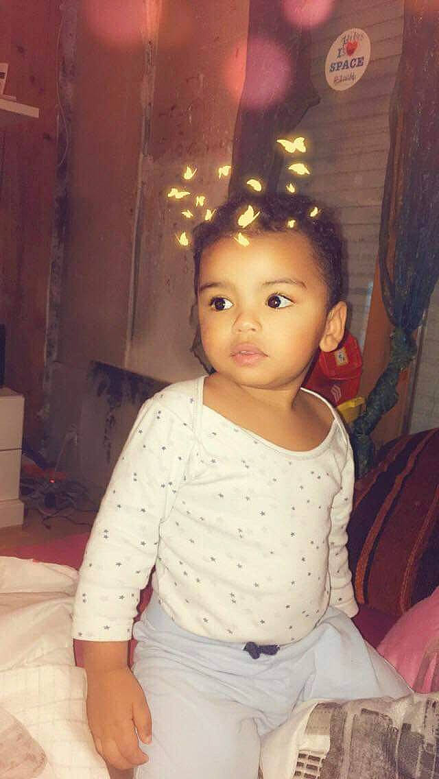 Rayan Amir a rejoint le concours — aidez-le/la à gagner de superbes lots ! beauty, black_hair, cheek, child, day, eye, face, forehead, girl, hair, hairstyle, head, human_hair_color, nose, person, pink, product, shoulder, skin, snapshot