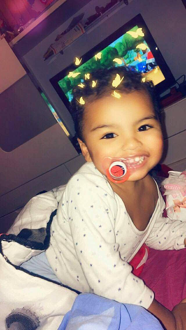 Rayan Amir participe au concours pour gagner de l'argent avec cette photo : black_hair, cheek, child, cool, day, eye, face, forehead, fun, girl, hairstyle, happiness, head, infant, joy, nose, person, product, selfie, skin