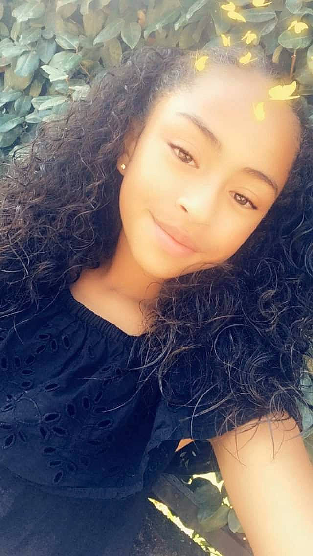 Maïlys participe au concours pour gagner de l'argent avec cette photo : beauty, black_hair, brown_hair, cheek, eye, eyebrow, face, forehead, girl, hair, hair_coloring, hairstyle, head, human_hair_color, iris, lady, lip, long_hair, person, selfie