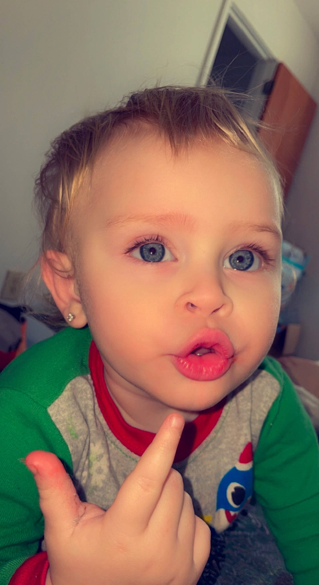 Audrey is registered to the contest to win money with this photo: cheek, chin, ear, eye, eyebrow, eyelash, face, facial_expression, finger, forehead, hair, iris, jaw, lip, mouth, neck, nose, organ, person, skin