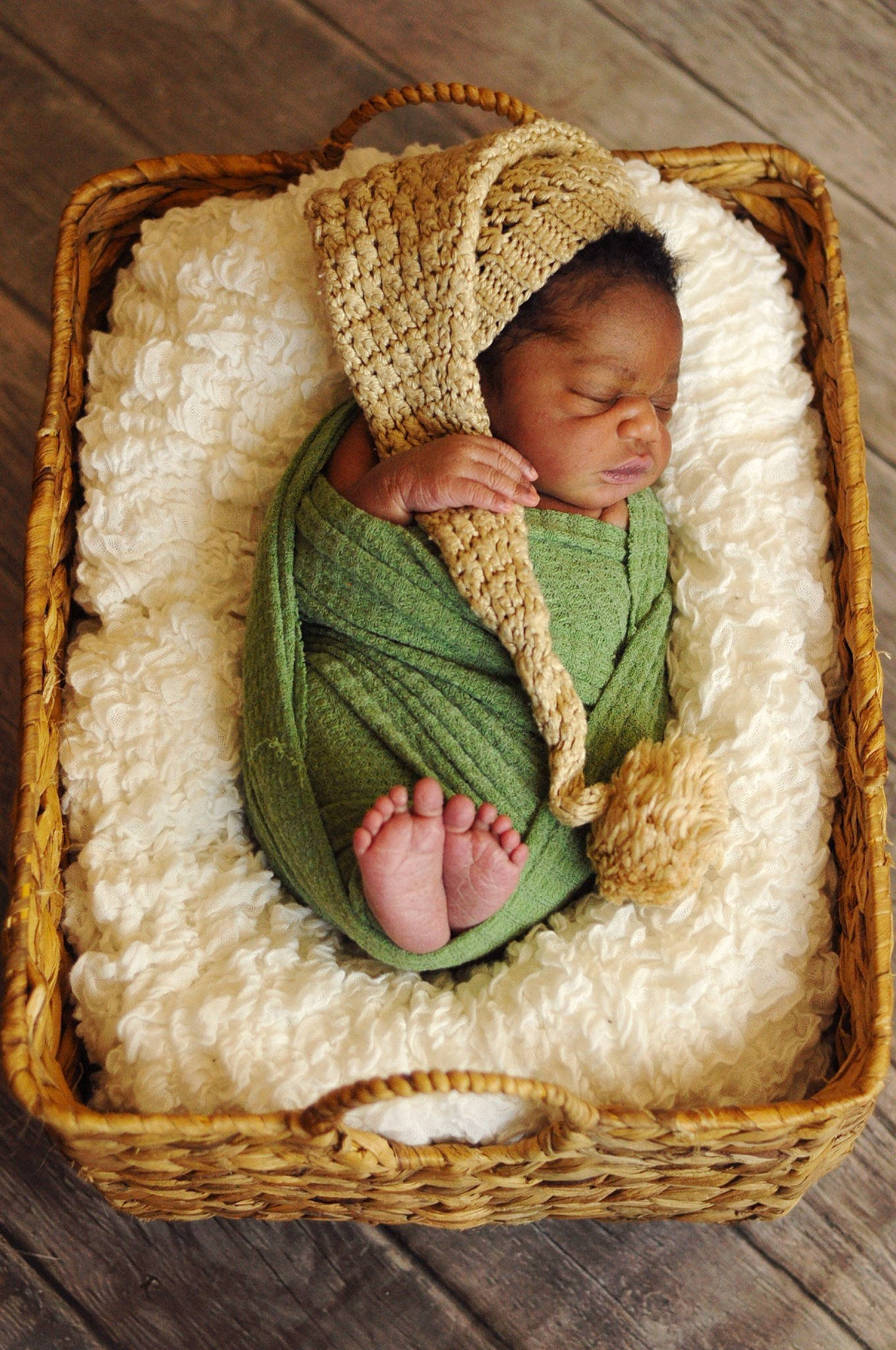 Cristian is registered to the contest to win money with this photo: baby, baby_products, baby_sleeping, baby_toddler_clothing, basket, beige, child, circle, comfort, fashion_accessory, fur, grass, headgear, linens, pattern, person, storage_basket, toddler, wicker, wool