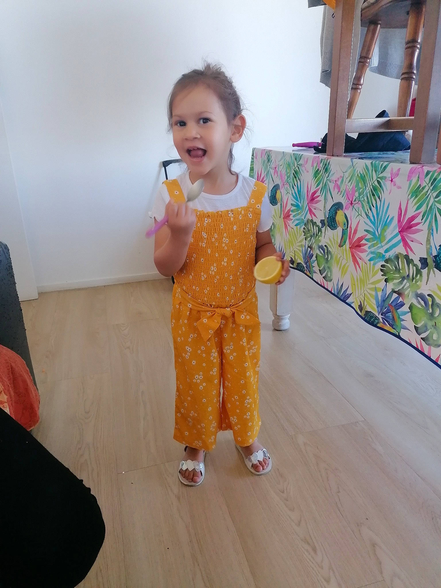 Zoëlia a rejoint le concours — aidez-le/la à gagner de superbes lots ! baby, baby_toddler_clothing, child, eye, face, floor, flooring, fun, hair, happy, hardwood, joint, pattern, person, skin, sleeve, smile, standing, toddler, varnish