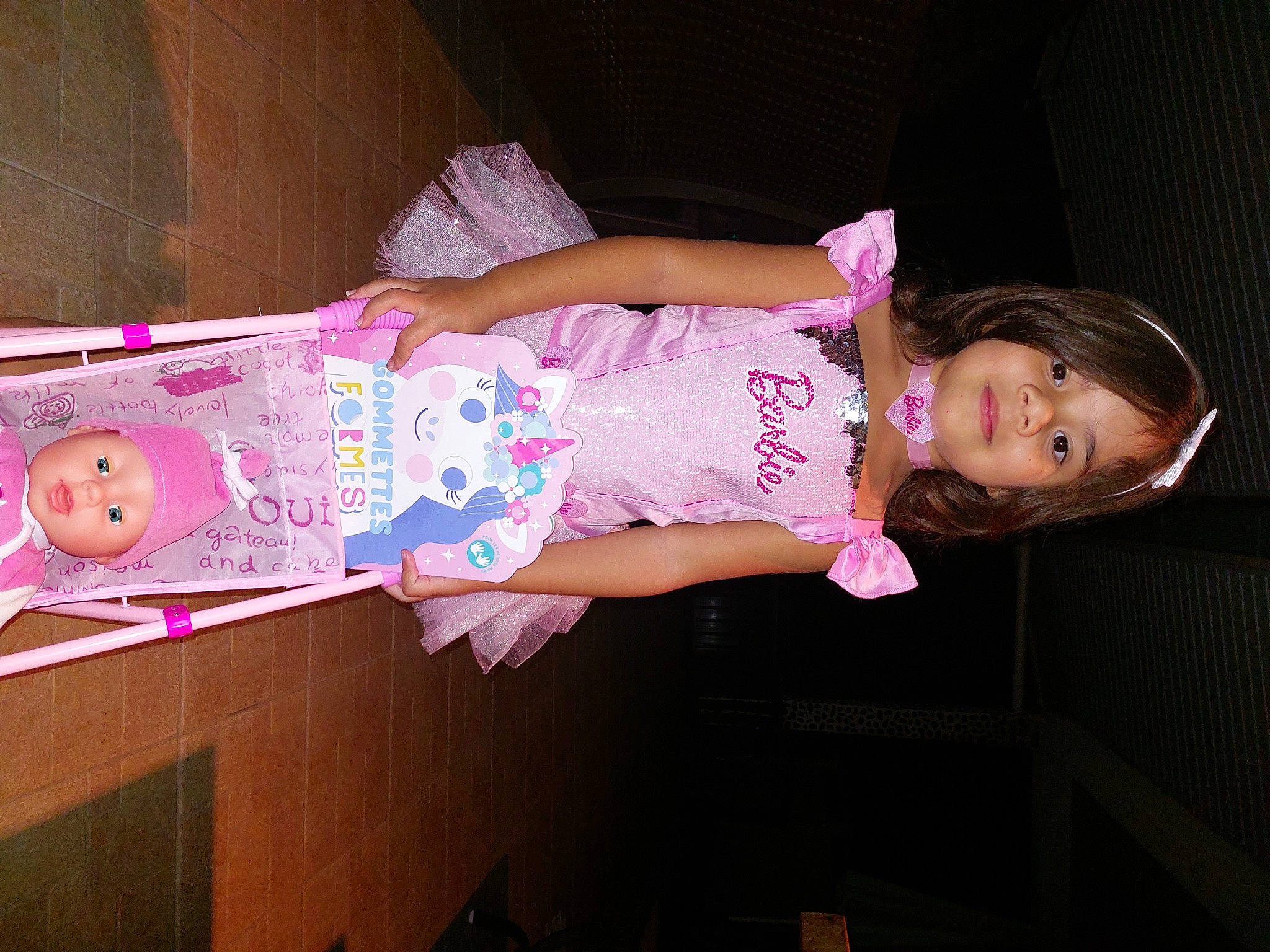 Reretini participe au concours pour gagner de l'argent avec cette photo : baby_products, baby_toddler_clothing, child, comfort, happy, joy, magenta, pattern, person, pink, room, skin, sleeve, thigh, toddler