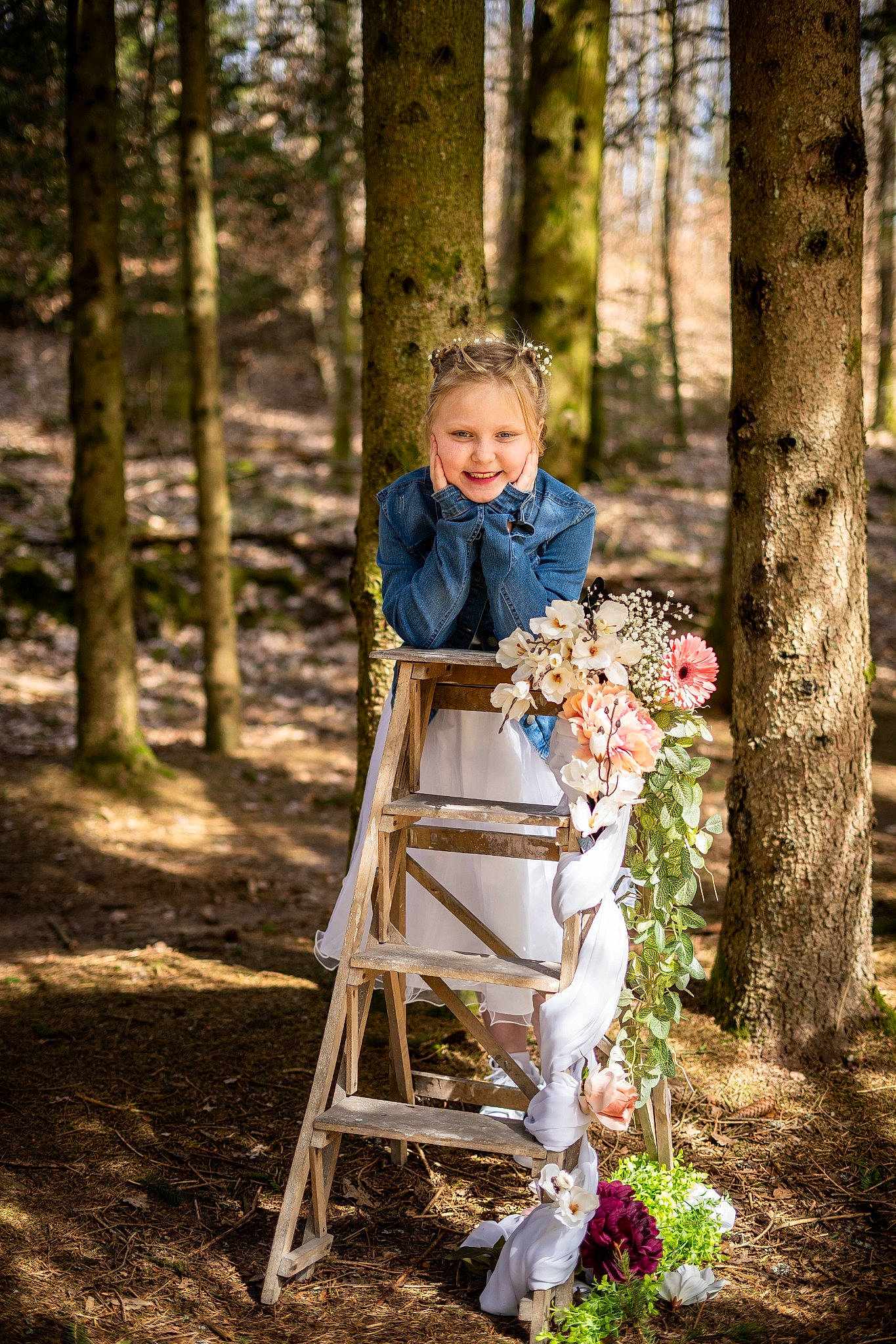 Leanne a rejoint le concours — aidez-le/la à gagner de superbes lots ! baby, deciduous, eye, flash_photography, forest, fun, grass, happy, joy, leisure, natural_environment, outdoor_play_equipment, outerwear, people_in_nature, person, plant, recreation, swing, toddler, tree
