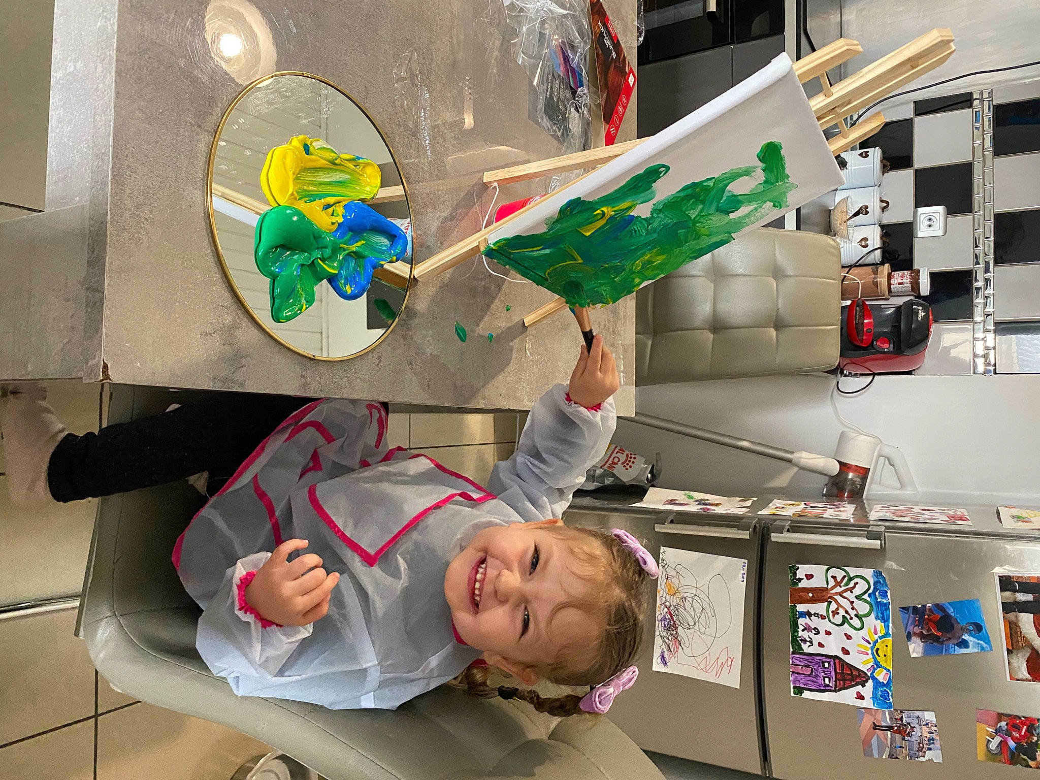 Layana participe au concours pour gagner de l'argent avec cette photo : art, child, event, fun, green, joy, leisure, person, play, room, space, suit, toddler, visual_arts, wing, world