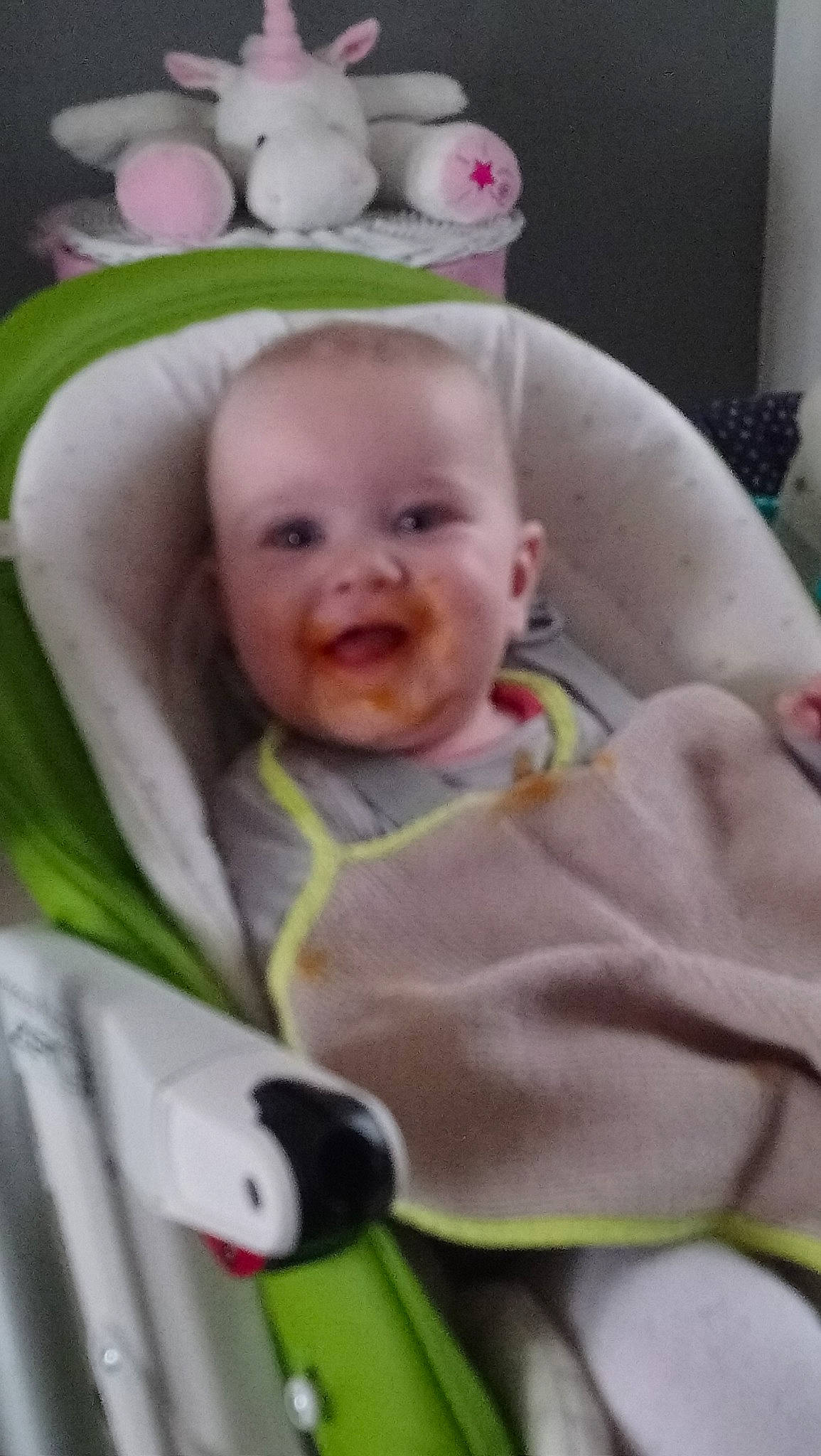 Leonor participe au concours pour gagner de l'argent avec cette photo : baby, baby_carriage, baby_products, baby_safety, baby_toys, cheek, child, eye, head, person, product, skin, smile, toddler