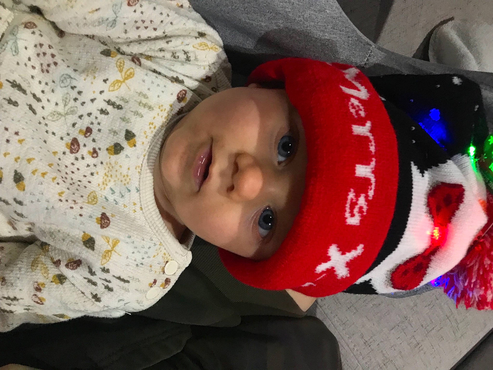 Thiago participe au concours pour gagner de l'argent avec cette photo : beauty, child, event, face, happy, head, headgear, headwear, human_body, lip, mammal, nose, outerwear, pattern, person, skin, sleeve, smile, textile, toddler