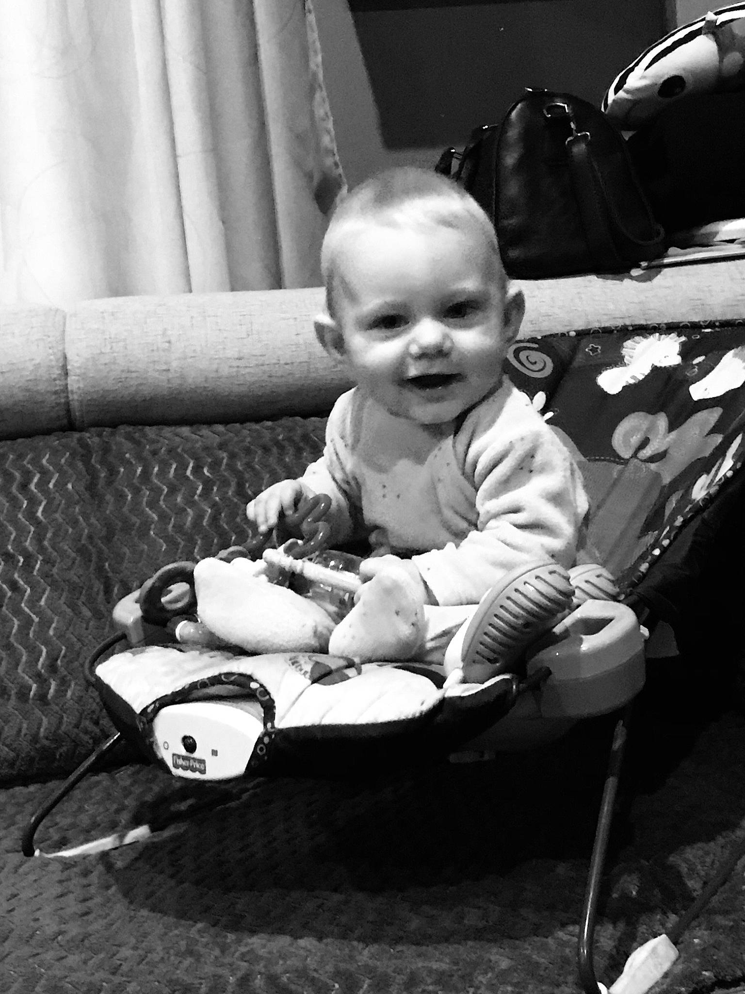 Thiago a rejoint le concours — aidez-le/la à gagner de superbes lots ! baby, baby_carriage, baby_toddler_clothing, black_and_white, child, comfort, curtain, flash_photography, fun, happy, lap, monochrome, monochrome_photography, person, product, sitting, skin, smile, style, toddler