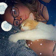 Tigrou participe au concours pour gagner de l'argent avec cette photo : abyssinian, accessories, animal, baby, bodypart, canine, cat, face, finger, flare, glasses, hand, head, kitten, light, lighting, person, pet, photography, portrait