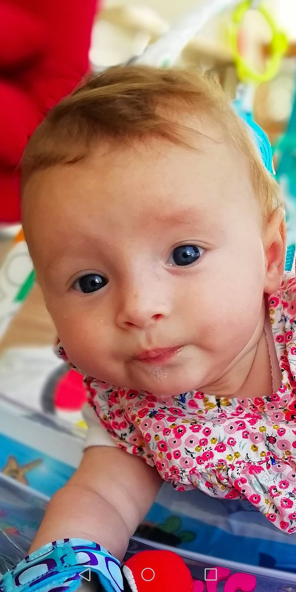 Héloïse a rejoint le concours — aidez-le/la à gagner de superbes lots ! baby, beauty, brown_hair, cheek, child, chin, close_up, eye, face, forehead, hair, head, iris, lip, mouth, nose, person, skin, smile, toddler