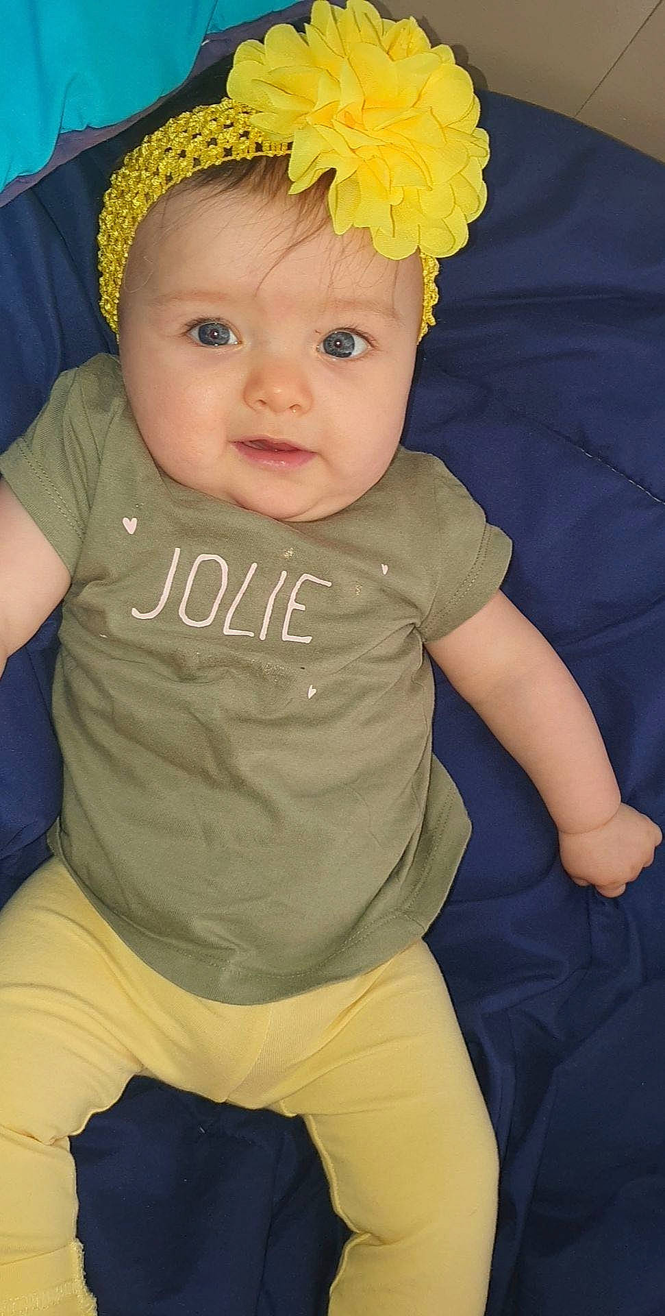 Zélie participe au concours pour gagner de l'argent avec cette photo : baby_toddler_clothing, blue, cap, cheek, chin, eye, face, facial_expression, hairstyle, hand, happy, head, headwear, human_body, organ, person, product, skin, sleeve, standing