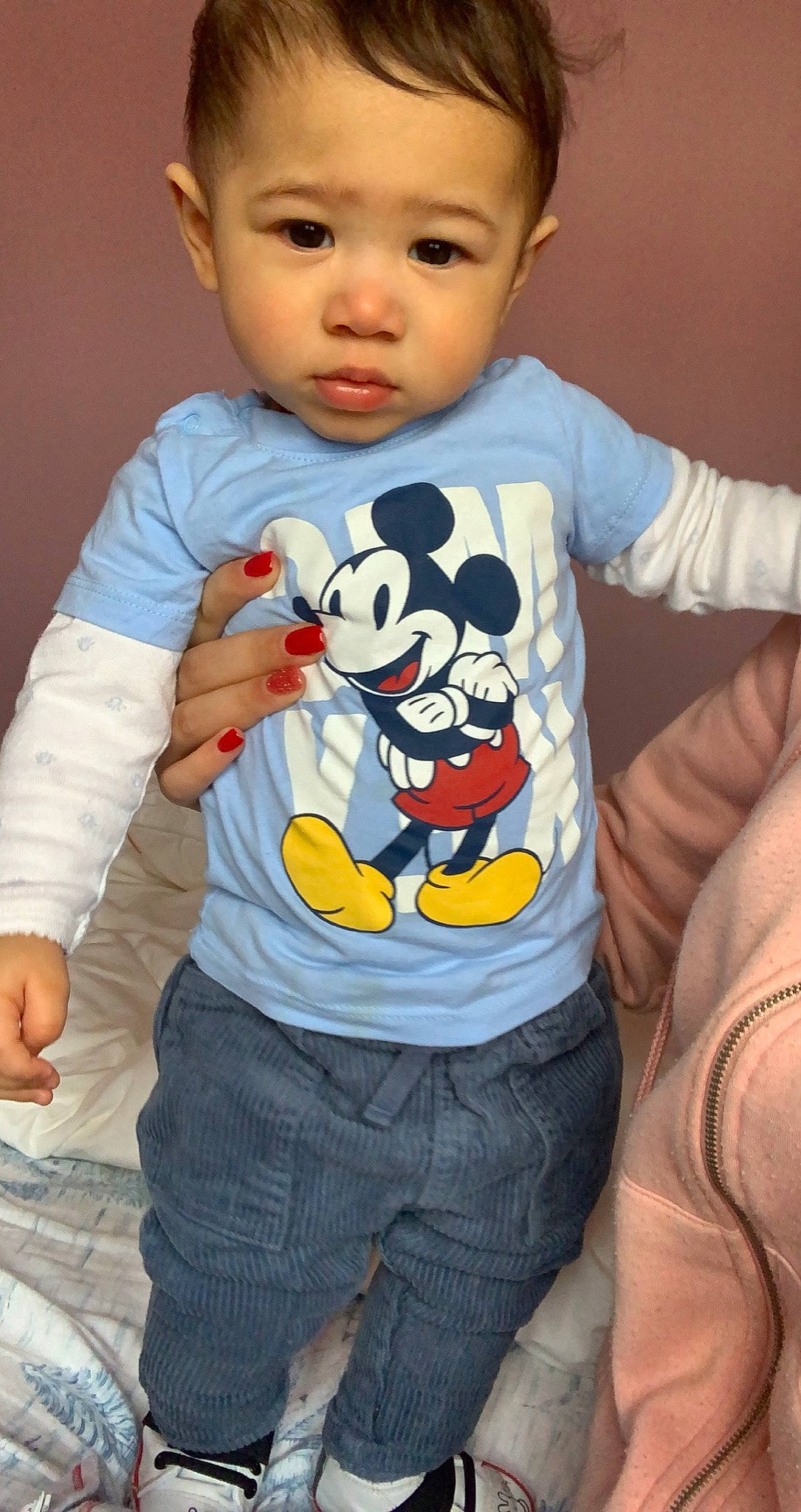 Natëo participe au concours pour gagner de l'argent avec cette photo : baby_toddler_clothing, cheek, eye, face, happy, head, human_body, joint, mouth, muscle, neck, nose, orange, person, photograph, shoulder, skin, sleeve, standing, textile