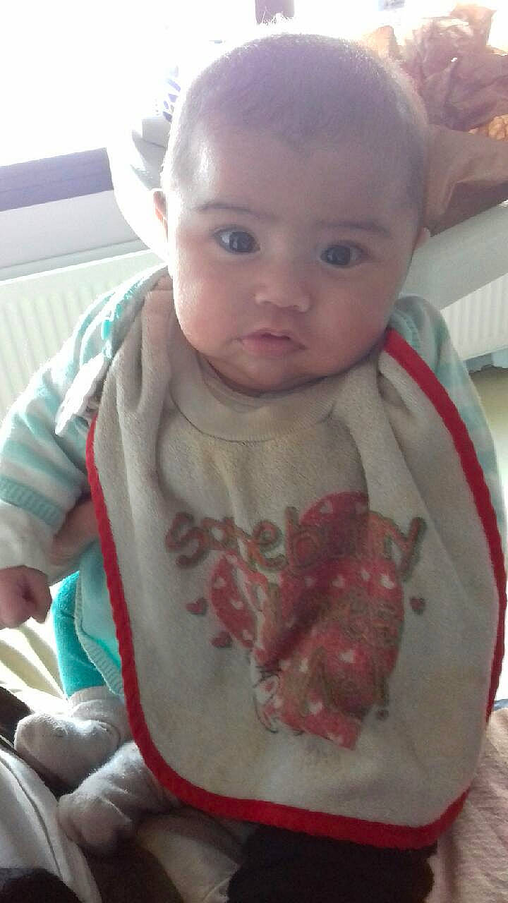 Maelys a rejoint le concours — aidez-le/la à gagner de superbes lots ! baby, cheek, child, face, forehead, head, lip, mouth, nose, person, skin, toddler