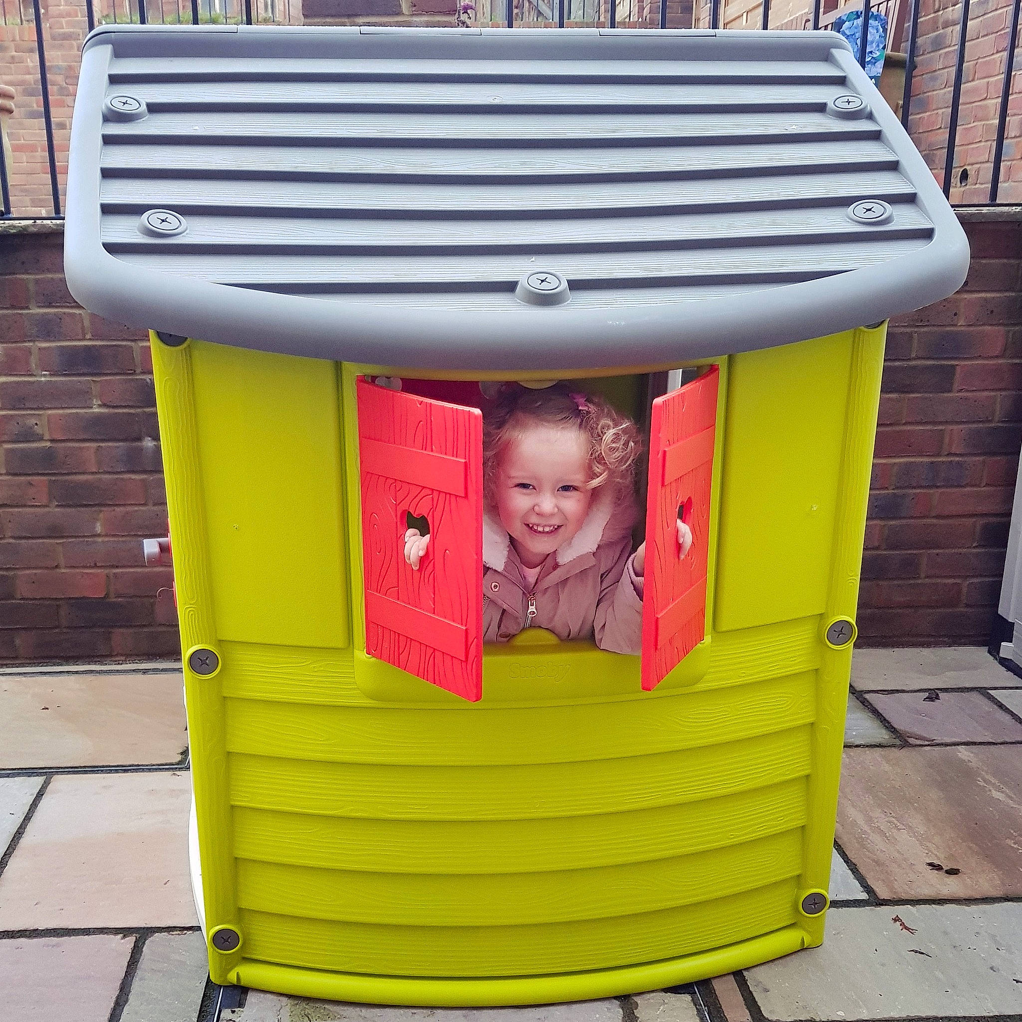 Mariella is registered to the contest to win money with this photo: joy, person, plastic, waste_container, yellow