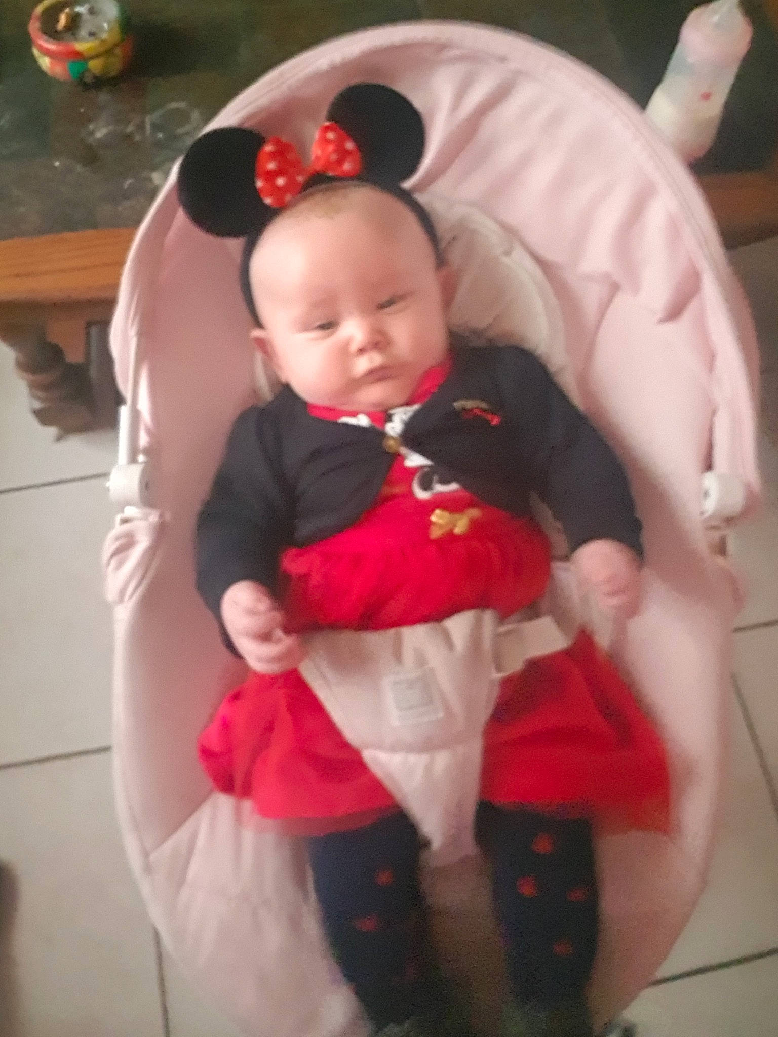 Louann a rejoint le concours — aidez-le/la à gagner de superbes lots ! baby, baby_products, child, person, product, red, skin, toddler