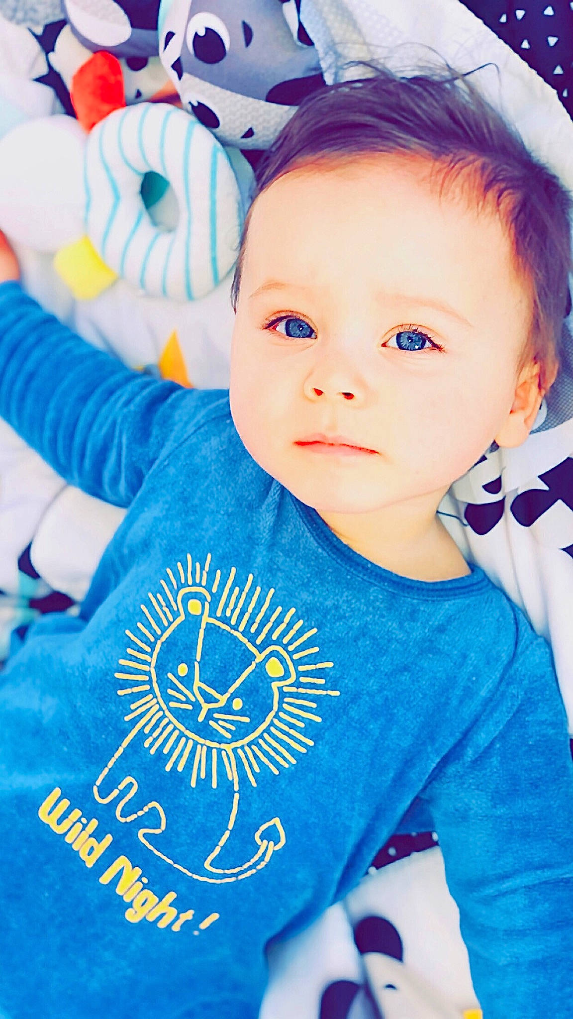 Djoey a rejoint le concours — aidez-le/la à gagner de superbes lots ! azure, baby, baby_toddler_clothing, blue, cool, eye, face, flash_photography, gesture, happy, head, human_body, neck, nose, person, product, sleeve, smile, t_shirt, toddler