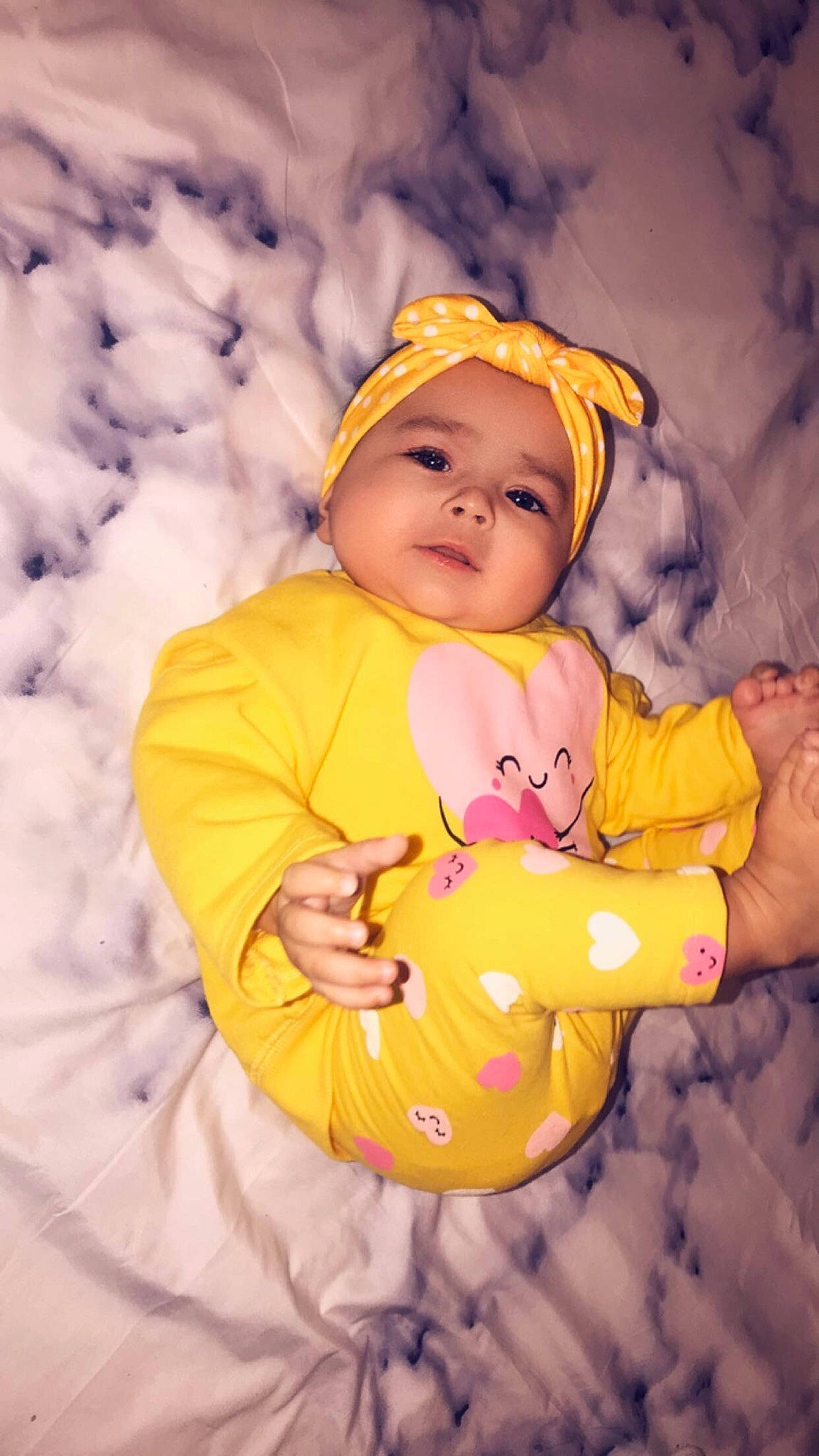 Yara a rejoint le concours — aidez-le/la à gagner de superbes lots ! baby, child, fun, happy, headwear, outerwear, person, play, smile, toddler, yellow