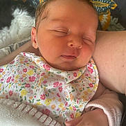 Rose a rejoint le concours — aidez-le/la à gagner de superbes lots ! arm, baby, blanket, closeup, comfort, cozy, dog, fabric, floral, hand, infant, newborn, pattern, peaceful, person, pet, portrait, resting, sleeping, soft