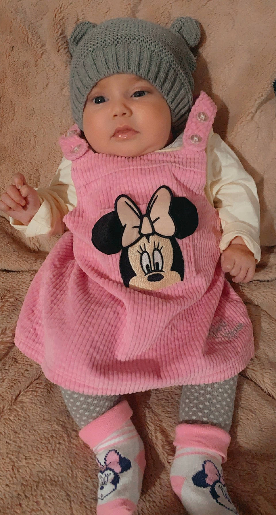 Ylana a rejoint le concours — aidez-le/la à gagner de superbes lots ! baby, baby_toddler_clothing, cheek, doll, eye, eyelash, fawn, head, headgear, headwear, magenta, pattern, person, pink, product, skin, sleeve, stuffed_toy, textile, toddler