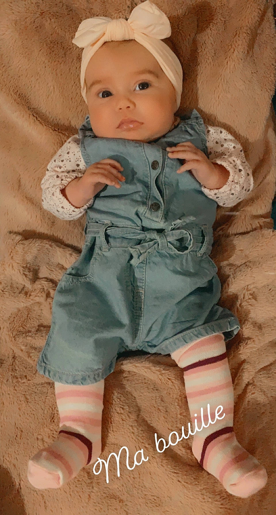 Ylana participe au concours pour gagner de l'argent avec cette photo : abdomen, baby, baby_products, baby_toddler_clothing, cheek, child, face, fashion_design, gesture, headwear, linens, neck, pattern, person, pink, skin, sleeve, thigh, thumb, toddler