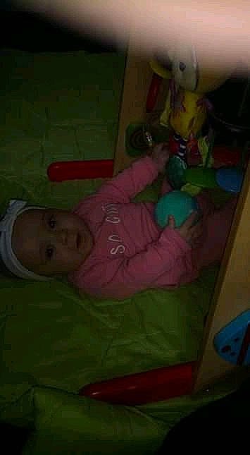 Médelline participe au concours pour gagner de l'argent avec cette photo : art, baby, baby_products, baby_toddler_clothing, bed, bedtime, child, comfort, flooring, fun, headwear, linens, person, plastic, room, toddler, toy, under_exposed, vertebrate, visual_arts