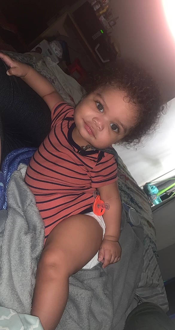 Kashton is registered to the contest to win money with this photo: cheek, elbow, eye, eyebrow, finger, flash_photography, hand, happy, human_body, iris, lip, mouth, muscle, neck, nose, person, shoulder, skin, sleeve, smile