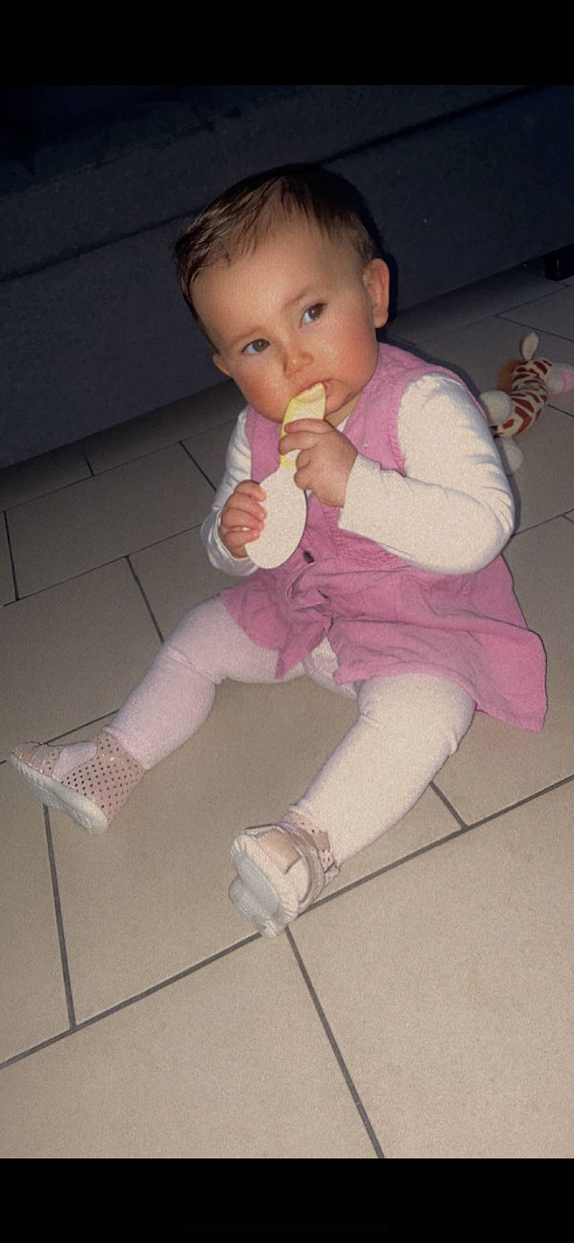 Aria participe au concours pour gagner de l'argent avec cette photo : baby, baby_products, baby_toddler_clothing, cheek, child, finger, foot, fun, gesture, hairstyle, human_leg, nail, person, pink, sitting, skin, sleeve, sock, thigh, thumb