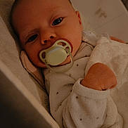 Malya participe au concours pour gagner de l'argent avec cette photo : baby, blanket, child, closeup, comfort, crib, cushion, cute, face, hand, indoor, infant, newborn, onesie, pacifier, portrait, resting, sleep, sleepwear, soft_lighting