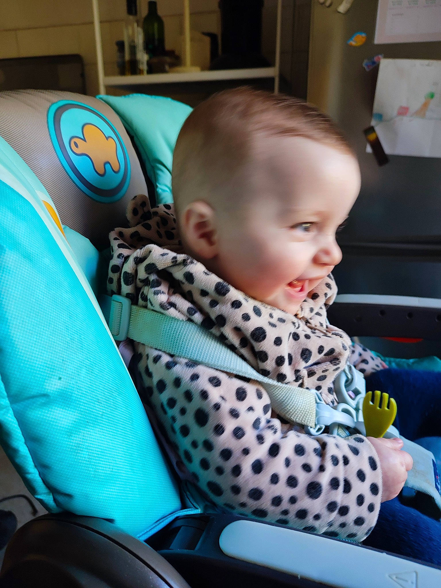 Viktoria a rejoint le concours — aidez-le/la à gagner de superbes lots ! auto_part, baby, baby_carriage, baby_products, baby_safety, baby_toddler_clothing, car_seat, cheek, child, comfort, electric_blue, fun, head, pattern, person, product, sitting, smile, toddler, travel