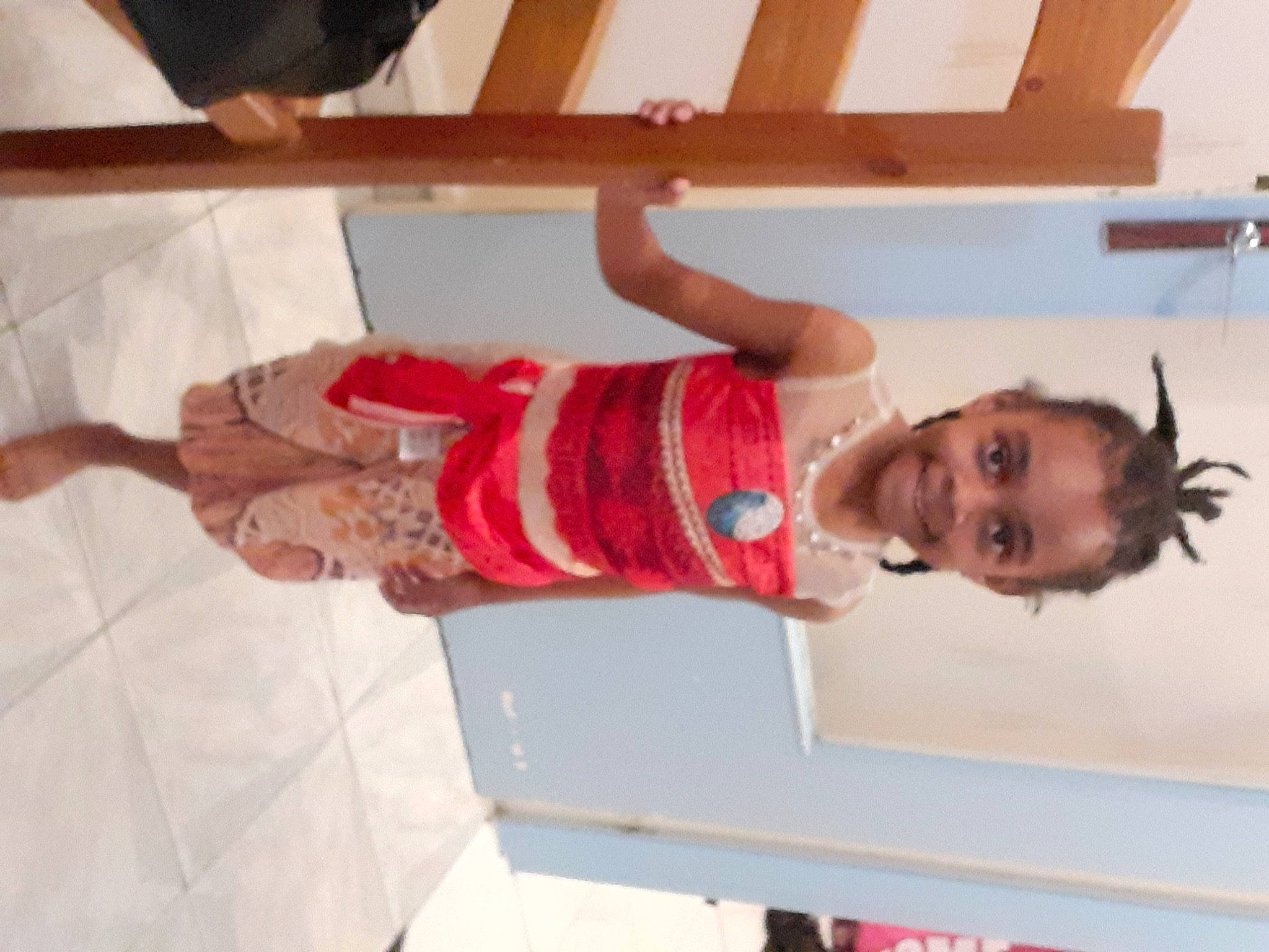 Amery participe au concours pour gagner de l'argent avec cette photo : child, elbow, fun, happy, hardwood, joy, leisure, person, room, smile, thigh, throat, toddler, wood, wrist