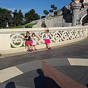 Shahïna a rejoint le concours — aidez-le/la à gagner de superbes lots ! architecture, city, pedestrian, recreation, road, shadow, street, tourism, tree, vacation