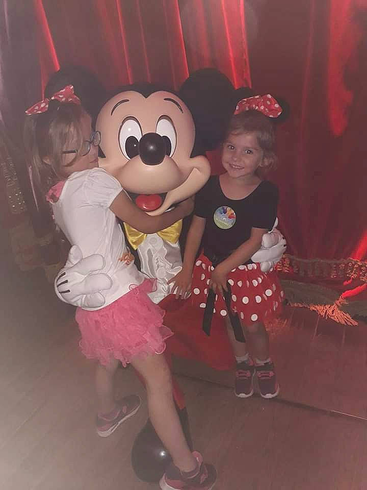 Shahïna a rejoint le concours — aidez-le/la à gagner de superbes lots ! costume, event, fun, joy, party, person, pink, smile, vacation