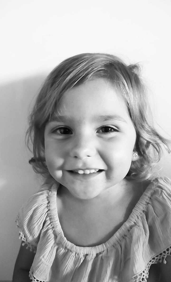 Juanissa participe au concours pour gagner de l'argent avec cette photo : beauty, black, black_and_white, cheek, child, eye, face, facial_expression, hair, hairstyle, head, joy, lip, monochrome, monochrome_photography, nose, people, person, photograph, skin