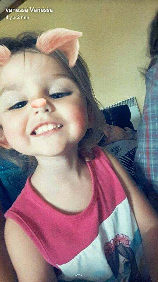 Juanissa participe au concours pour gagner de l'argent avec cette photo : beauty, cheek, child, chin, cool, ear, eyebrow, face, facial_expression, forehead, hair, hairstyle, head, joy, lip, nose, organ, person, pink, selfie