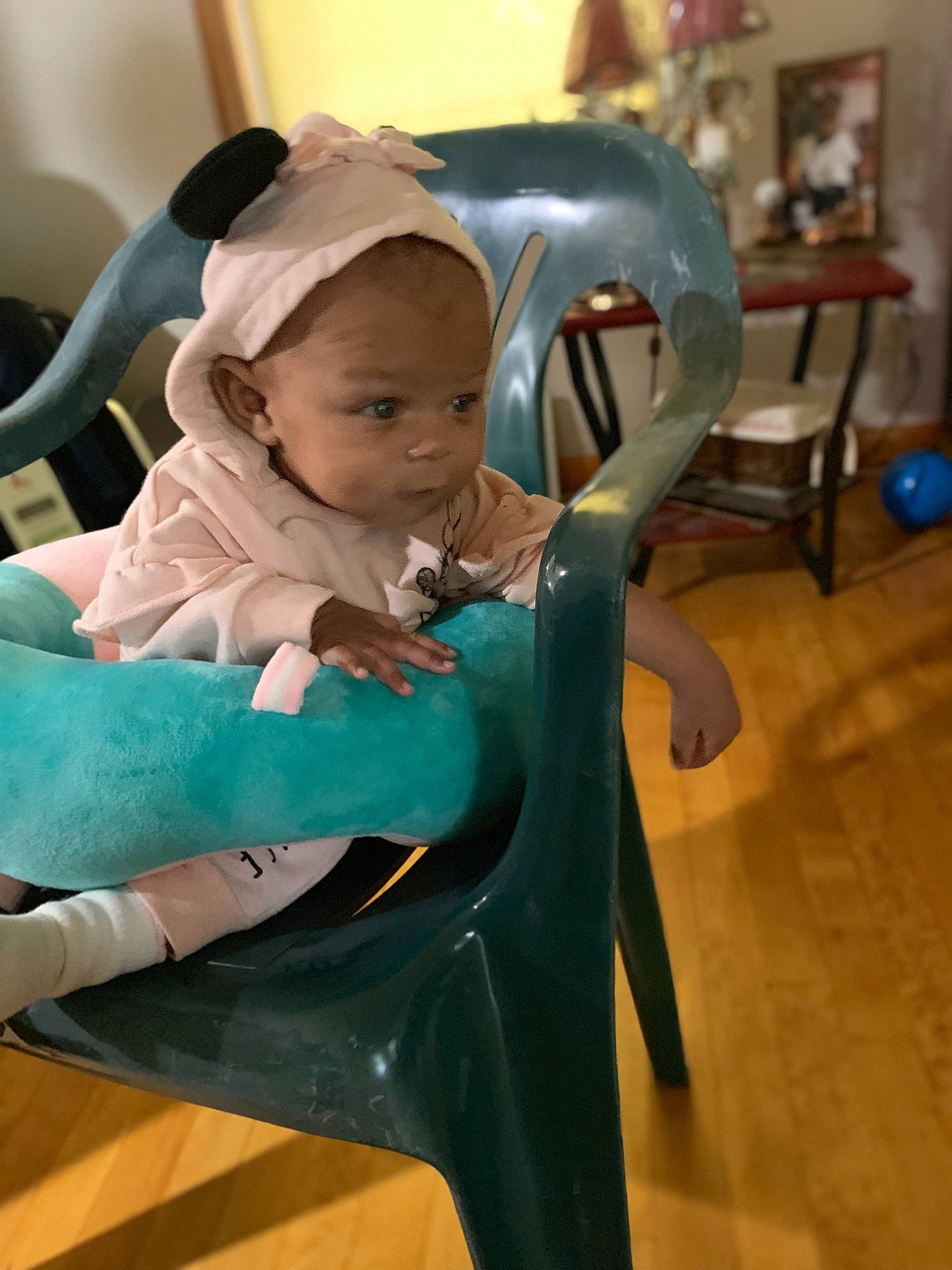 Zenobia joined the competition — help win amazing prizes! child, person