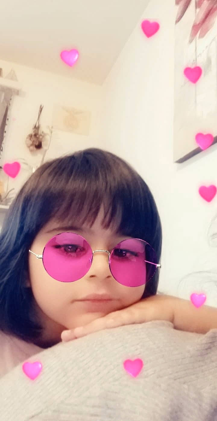 Tatiana a rejoint le concours — aidez-le/la à gagner de superbes lots ! bangs, beauty, black_hair, cheek, child, cool, eyebrow, eyewear, face, glasses, hair, hime_cut, lip, material_property, nose, person, photography, pink, selfie, skin