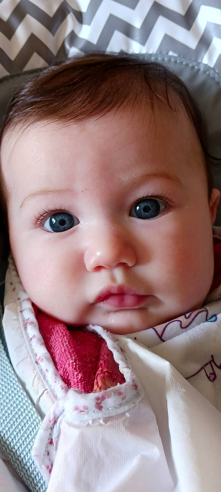 Louïse a rejoint le concours — aidez-le/la à gagner de superbes lots ! baby, baby_toddler_clothing, beauty, cheek, child, chin, ear, eye, eyebrow, eyelash, face, head, iris, lip, mouth, nose, person, skin, sleeve, toddler