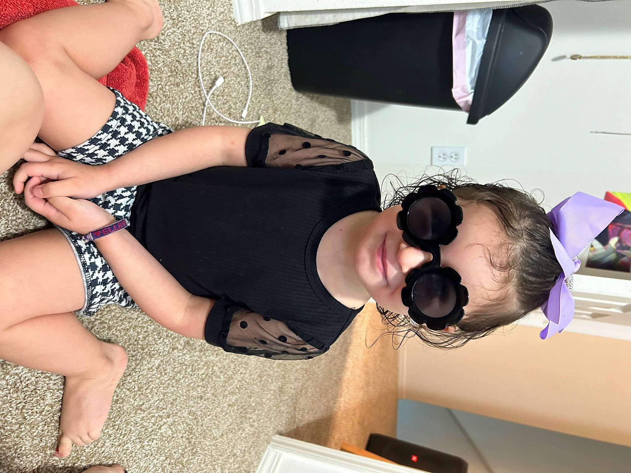 Ella is registered to the contest to win money with this photo: abdomen, black_hair, calf, chest, comfort, elbow, eyewear, foot, fun, human_leg, joint, joy, knee, muscle, person, personal_protective_equipment, sandal, shoulder, sitting, sunglasses