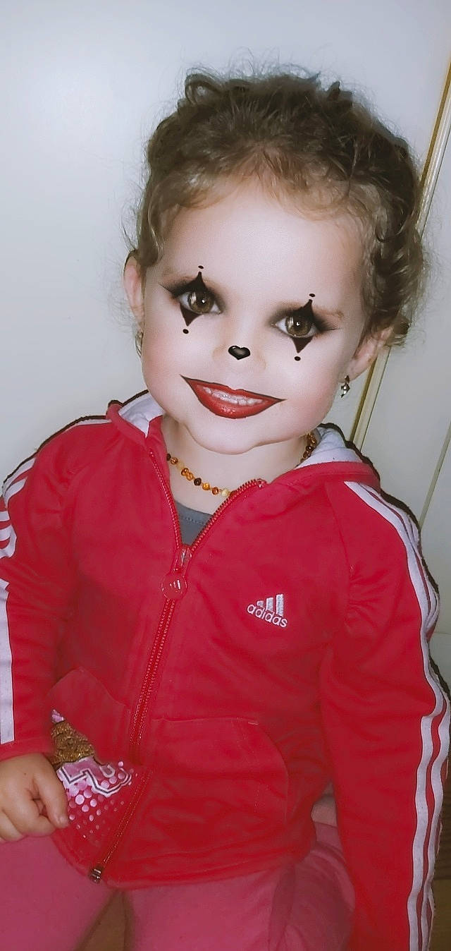 Emma participe au concours pour gagner de l'argent avec cette photo : cheek, child, child_model, eyebrow, face, forehead, head, joy, lip, nose, person, smile