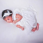 Ishwali a rejoint le concours — aidez-le/la à gagner de superbes lots ! baby, infant, white_dress, headband, laying_down, soft_lighting, curious, cute, portrait, child, newborn, fabric, lace, white_background, skin, face, small_hands, feet, sleepwear, adorable