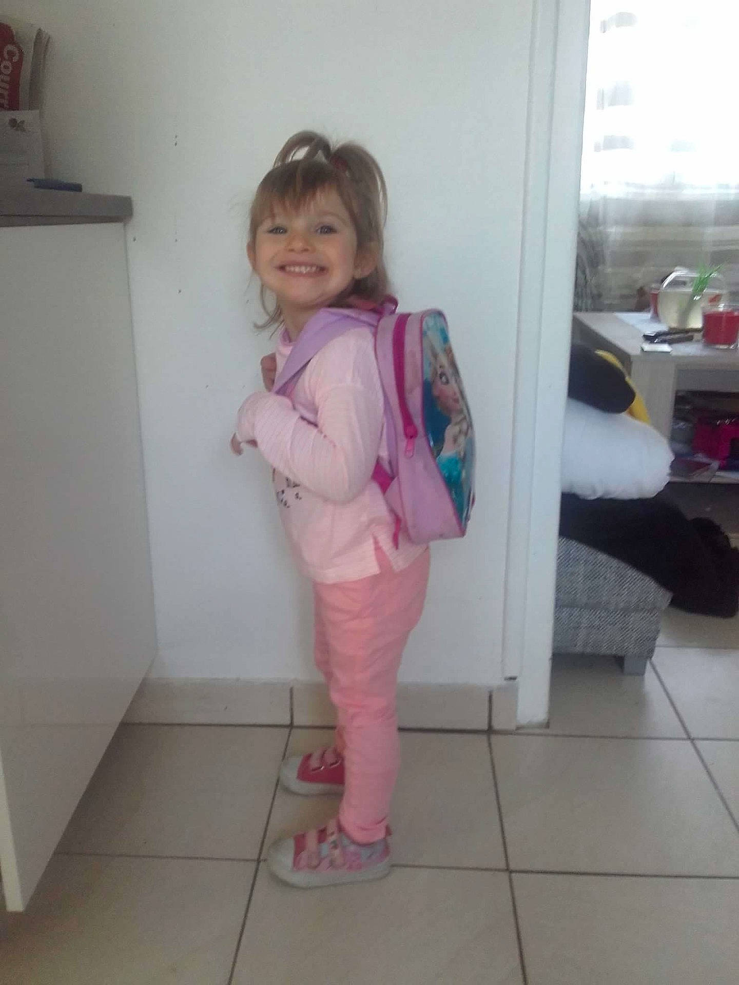 Lylou a rejoint le concours — aidez-le/la à gagner de superbes lots ! abdomen, arm, child, costume, day, floor, fun, girl, joint, joy, leg, outerwear, pink, product, shoulder, skin, snapshot, standing, textile, toddler